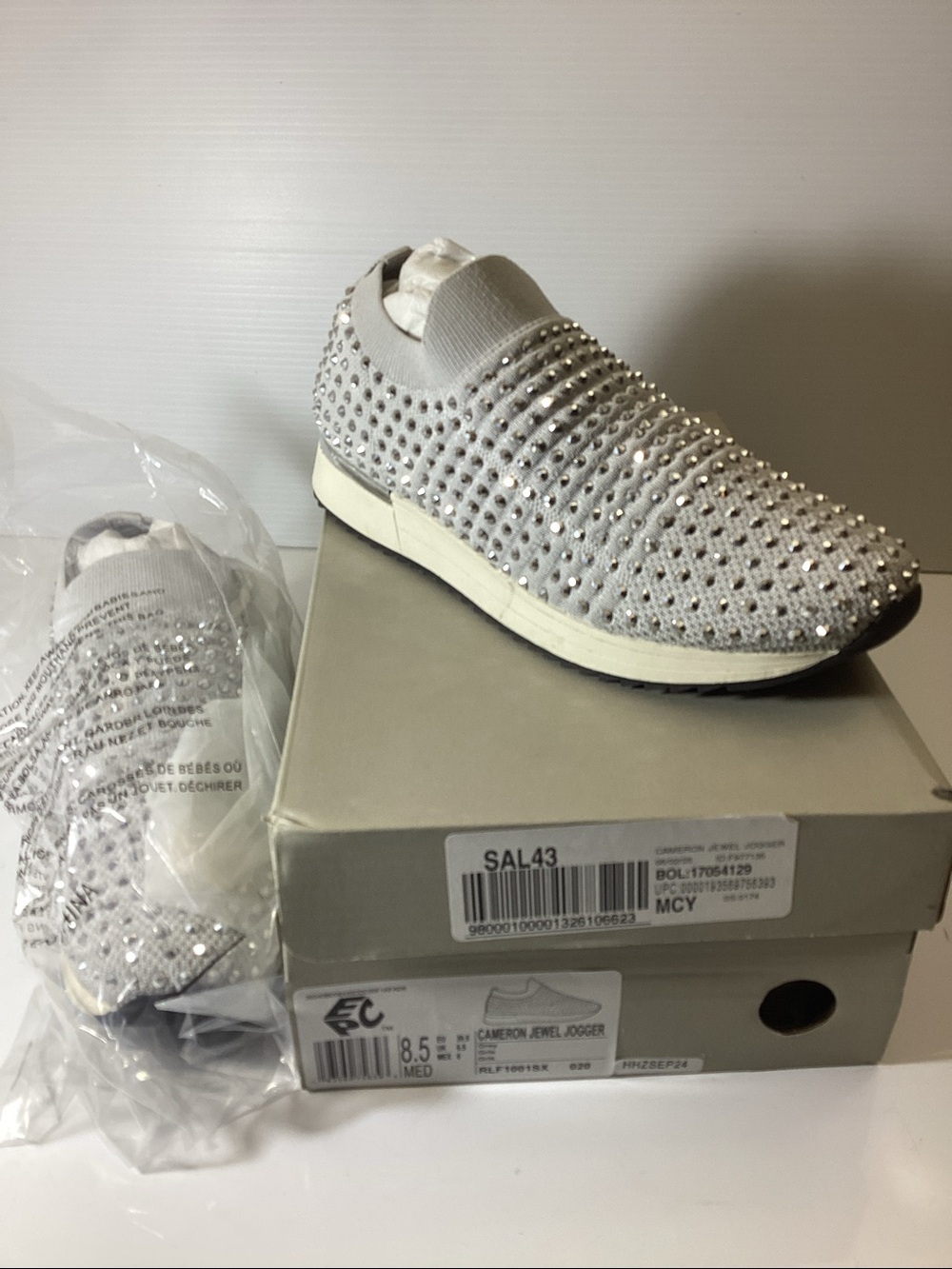 REACTION- The Cameron Jewel Jogger Slip-On Sneaker - Picture 11 of 12